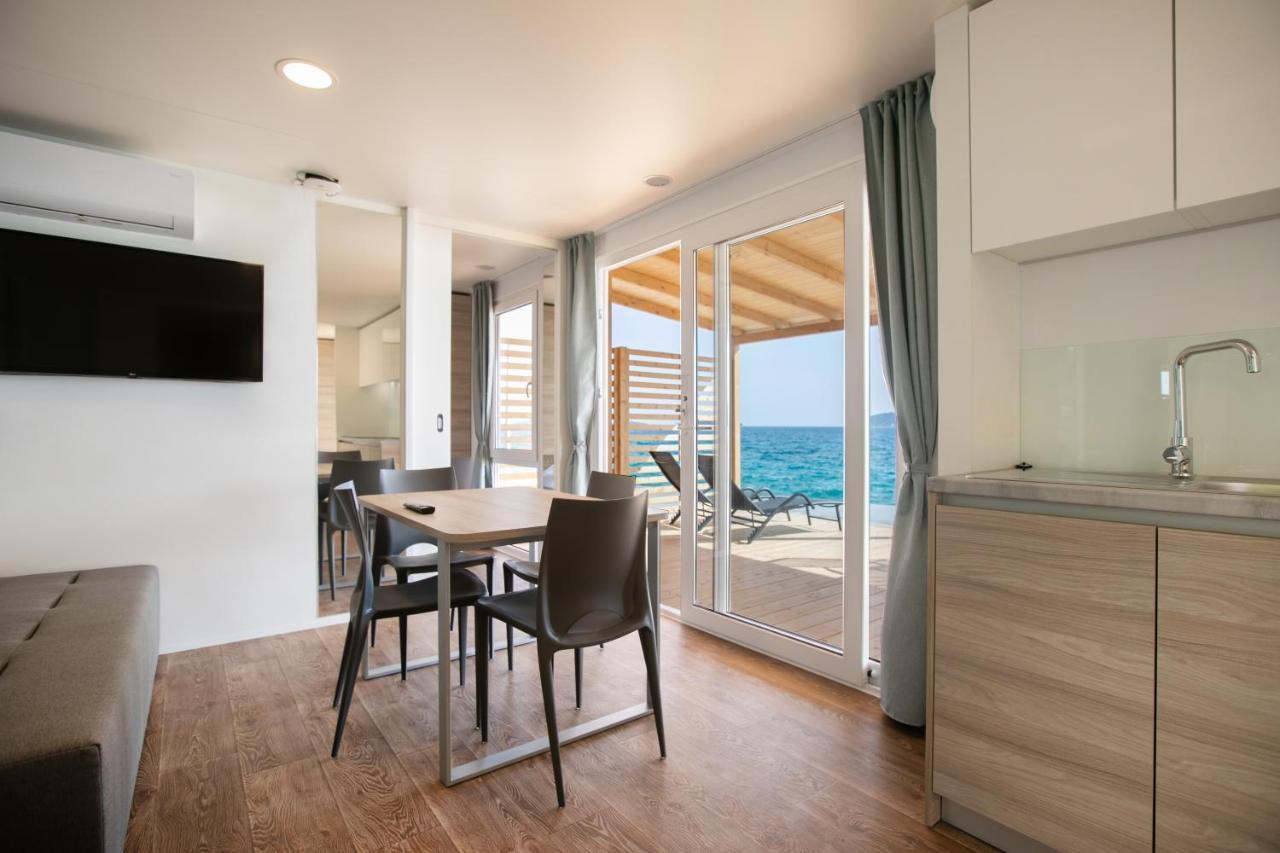 Deluxe Beach Mobile Homes Σίμπενικ Εξωτερικό φωτογραφία